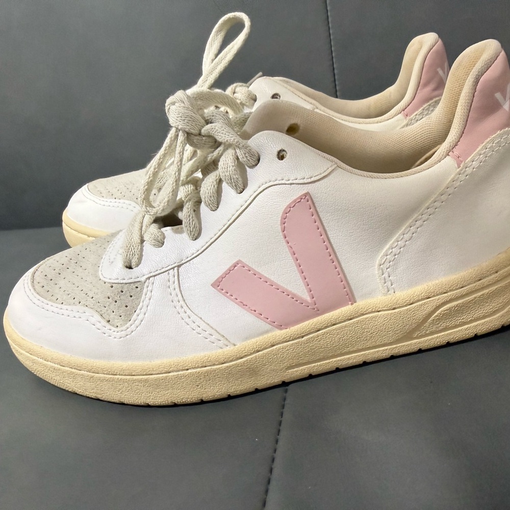 Veja Women's Cream and Pink Sneakers